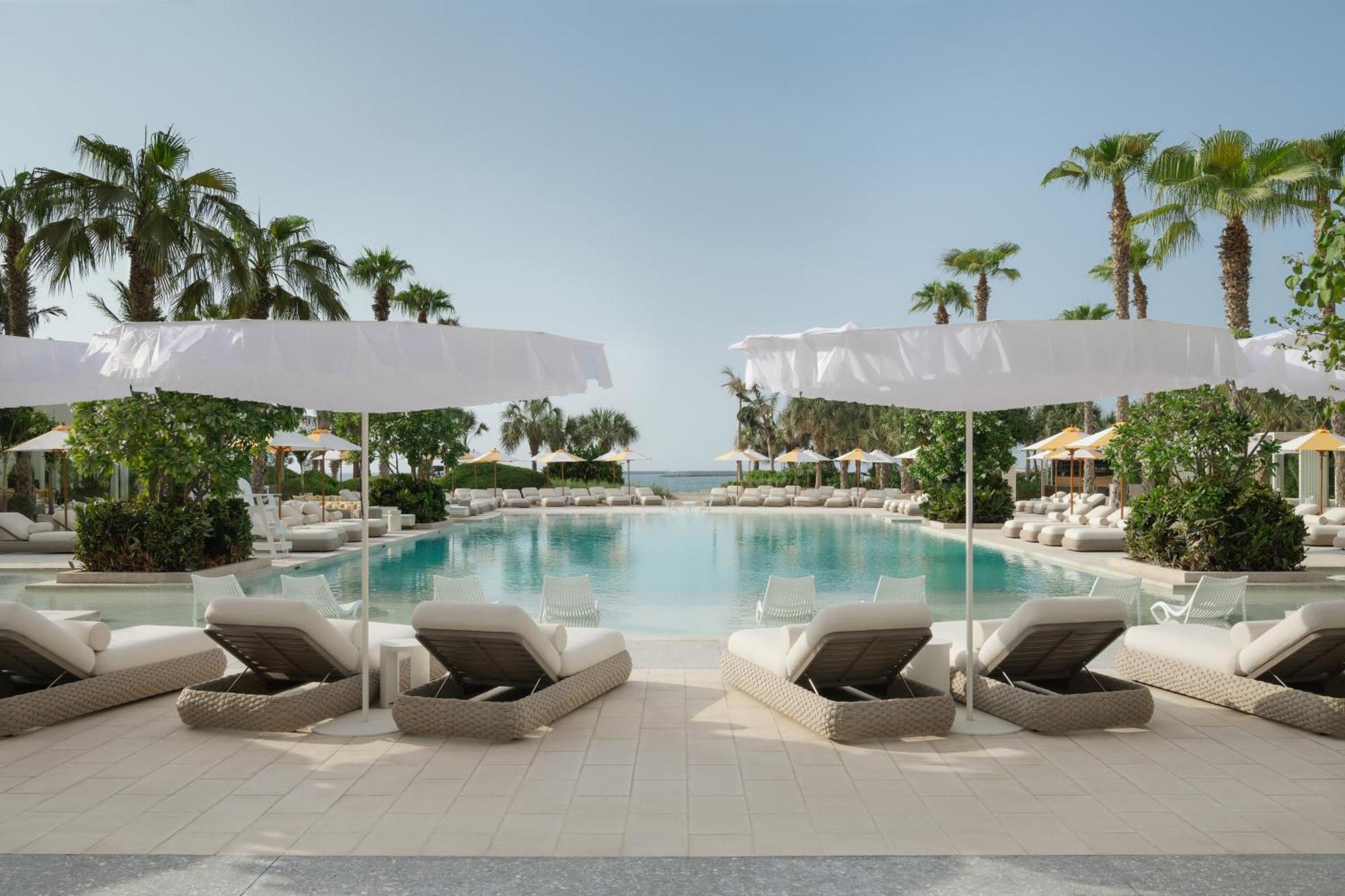 Delano Dubai At Bluewaters Hotel Kültér fotó The Beach Club at The St. Regis Bal Harbour Resort