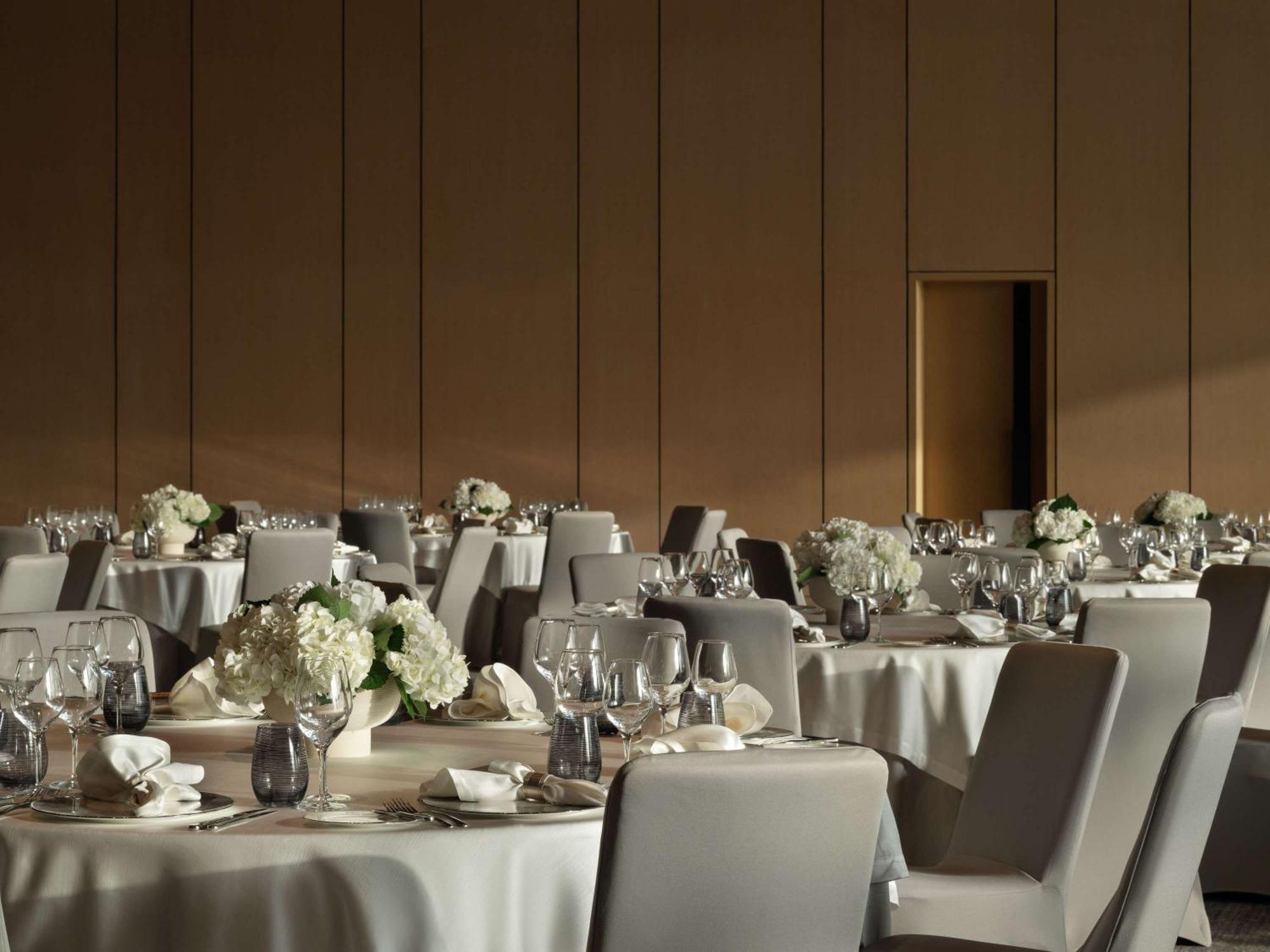 Delano Dubai At Bluewaters Hotel Kültér fotó The ballroom at The Ritz-Carlton, Boston Common