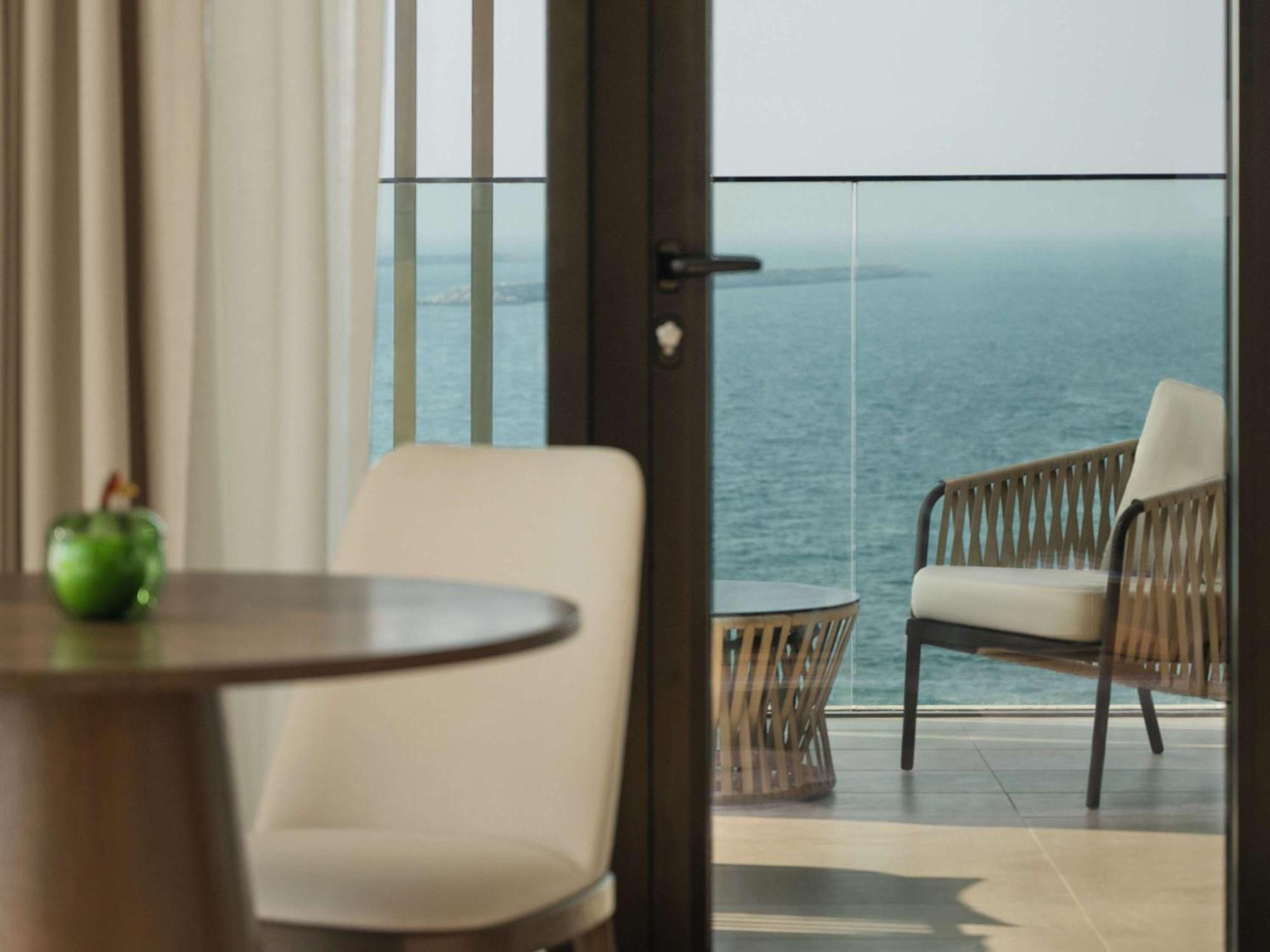 Delano Dubai At Bluewaters Hotel Kültér fotó A room at the hotel