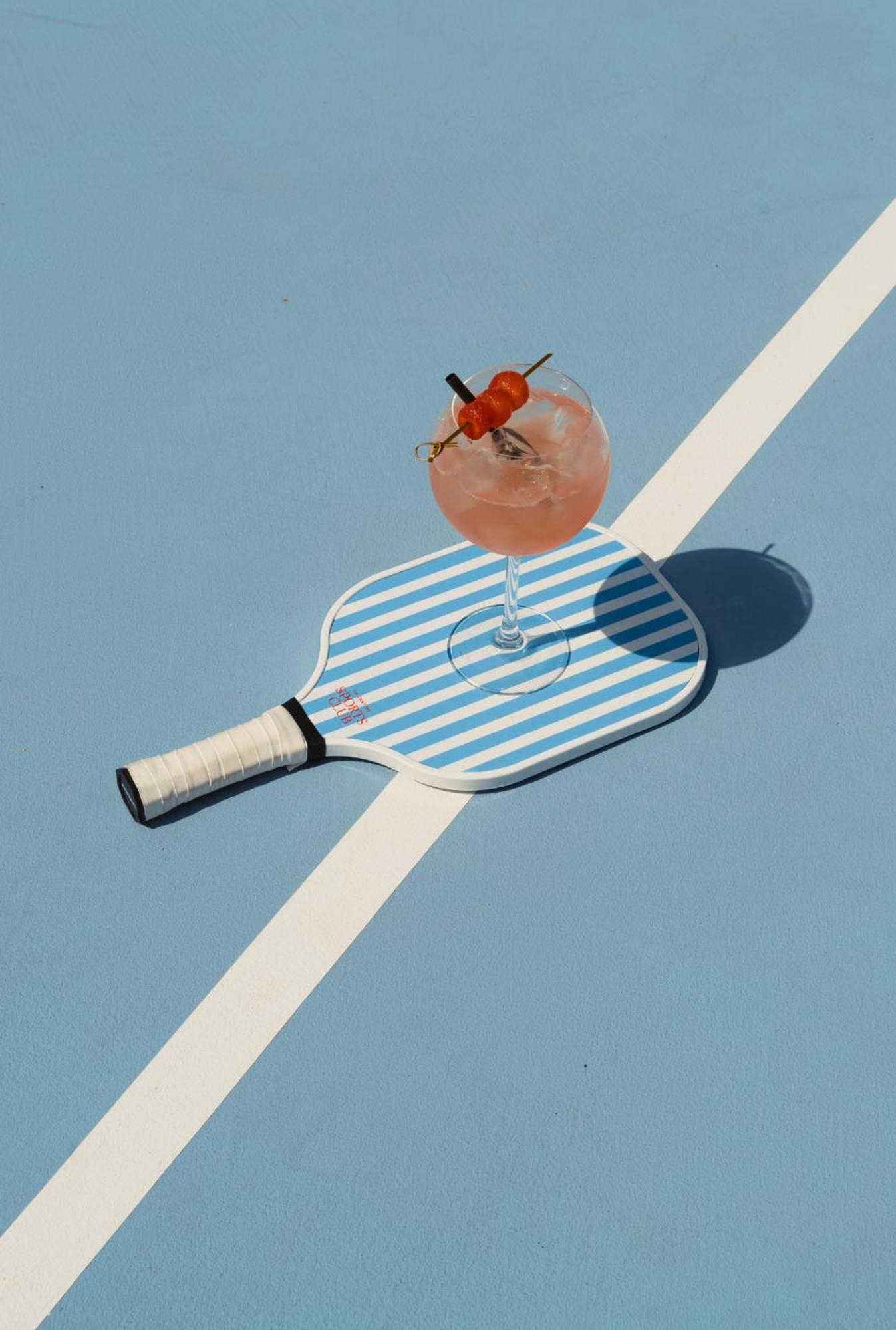 Delano Dubai At Bluewaters Hotel Kültér fotó A paddleball racket