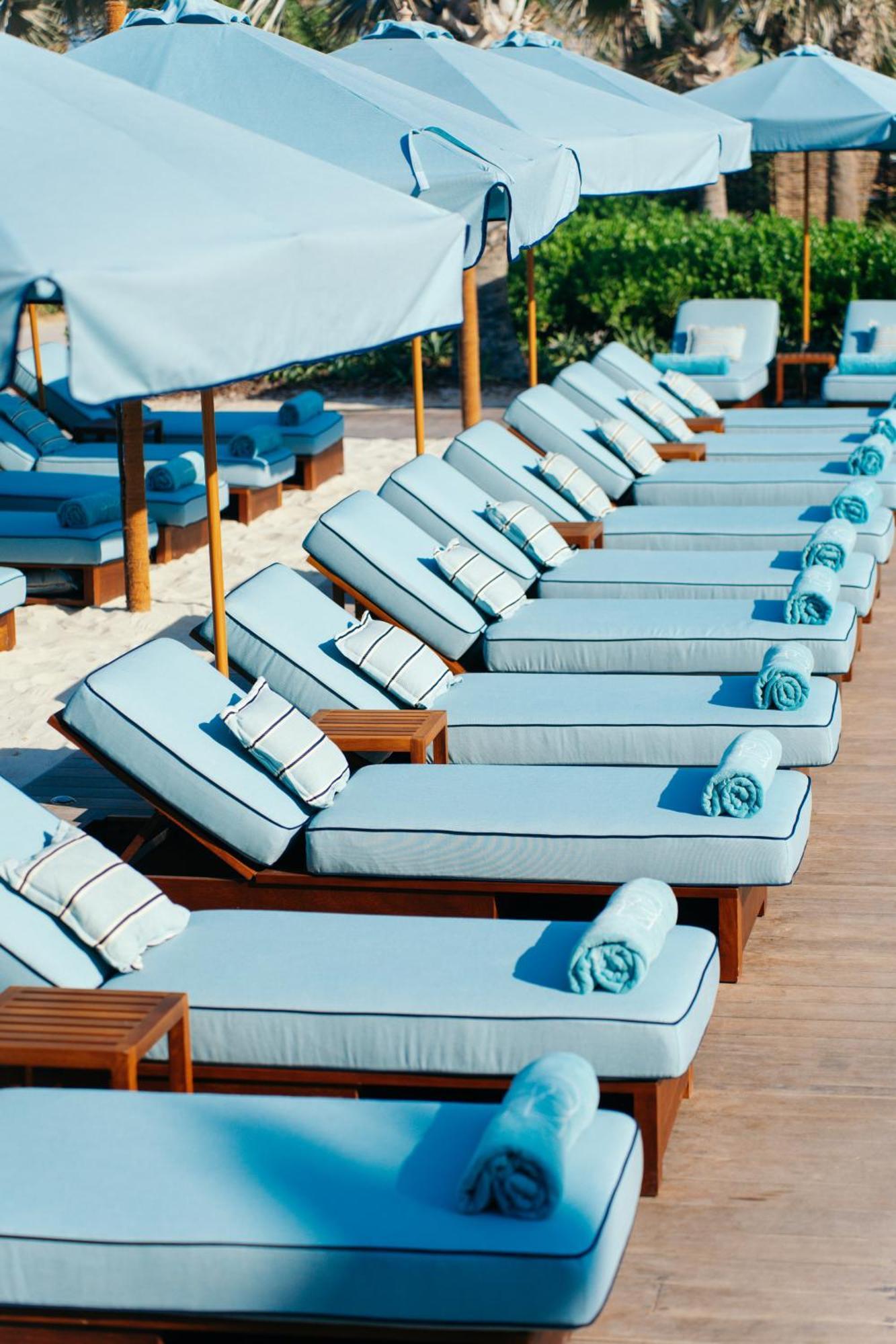 Delano Dubai At Bluewaters Hotel Kültér fotó Sun beds