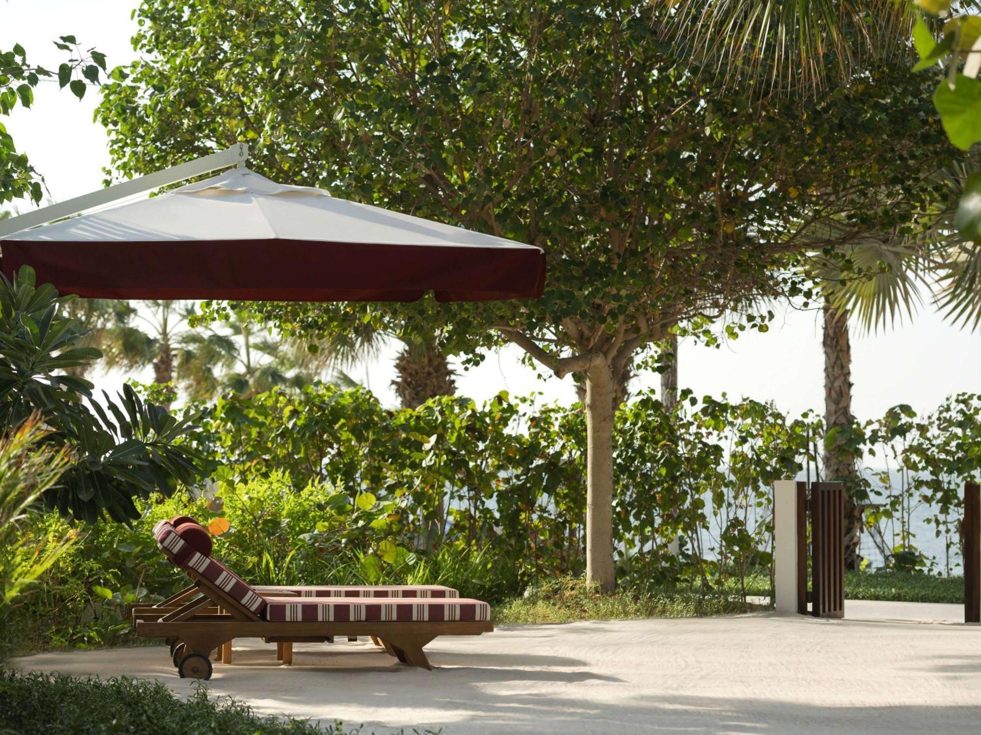 Delano Dubai At Bluewaters Hotel Kültér fotó The resort's beach