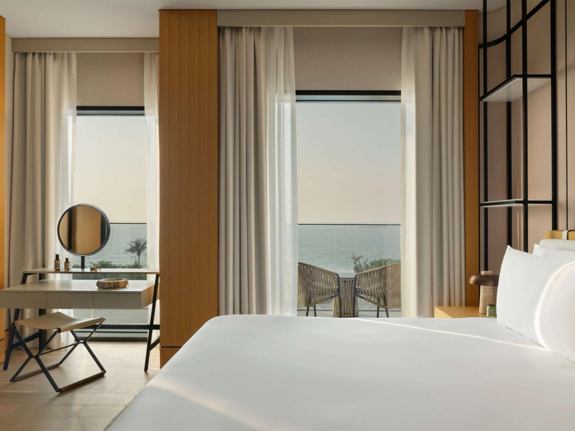 Delano Dubai At Bluewaters Hotel Kültér fotó A bedroom at the hotel